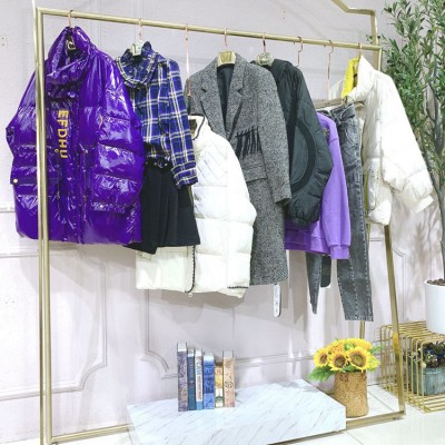 木茜格冬女装品牌折扣店 花园街19号女套装采购批发市场
