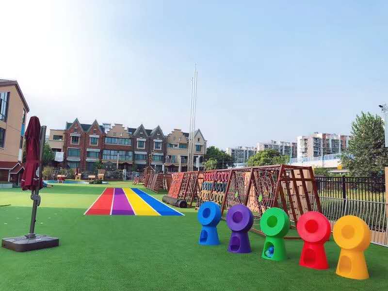 南京华德琳幼儿园人造草坪案例